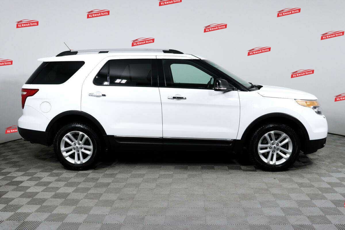 Купить Ford Explorer с пробегом. Фото: #3