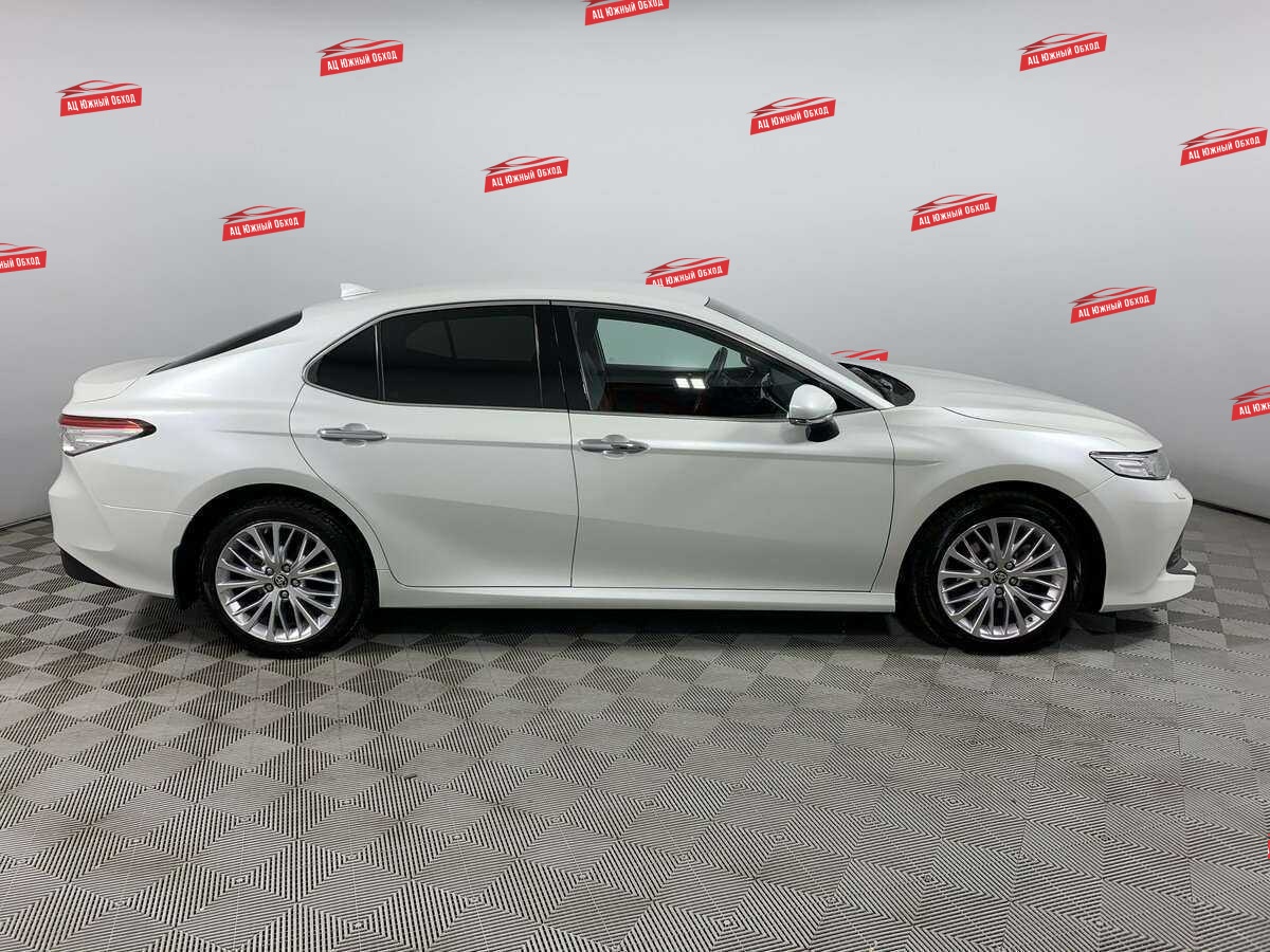 Купить Toyota Camry с пробегом. Фото: #3