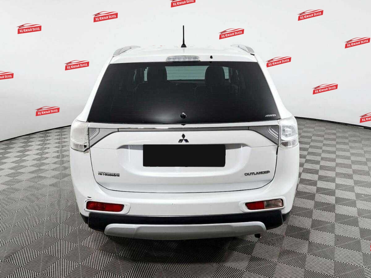 Купить Mitsubishi Outlander с пробегом. Фото: #4