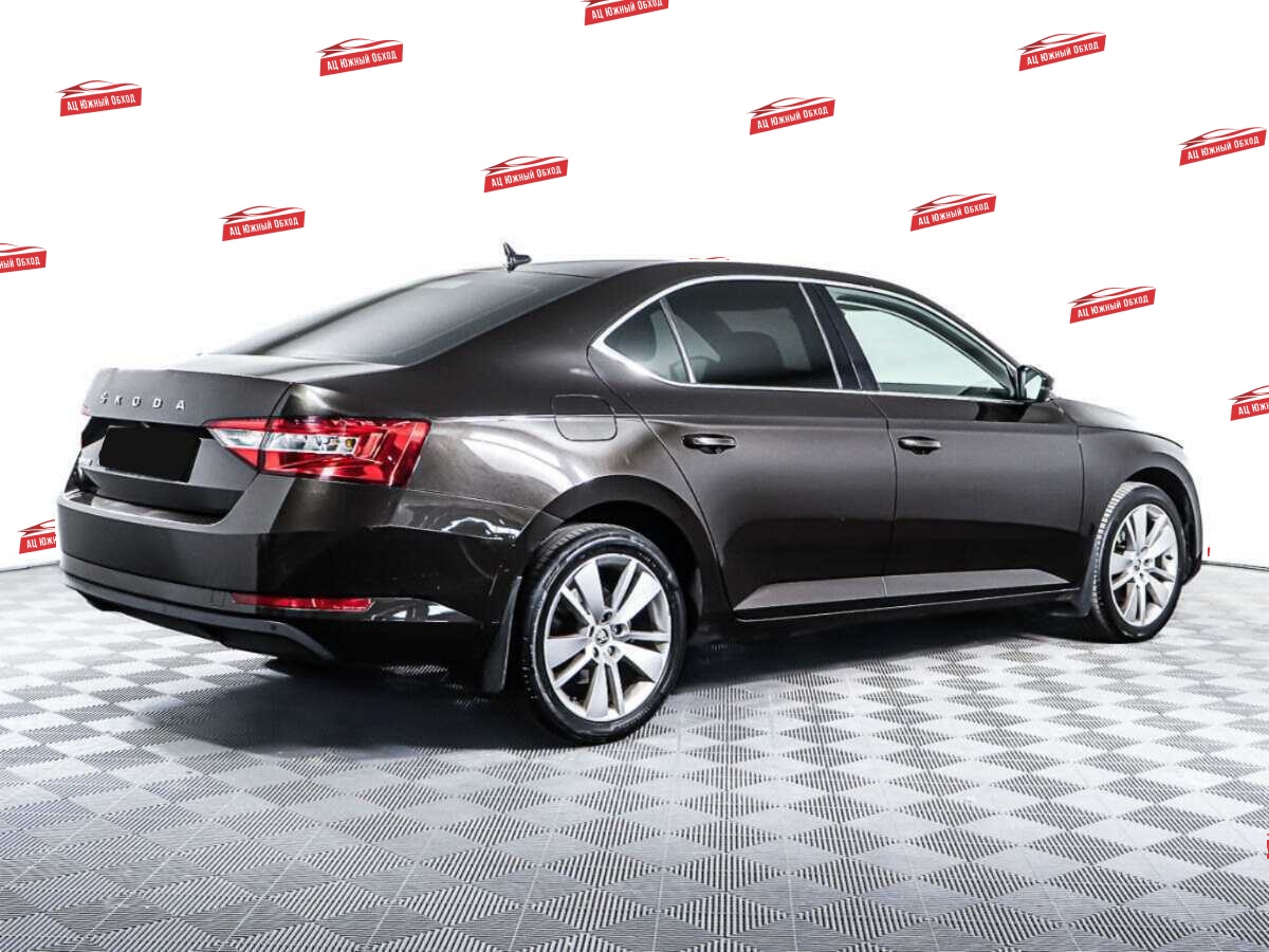 Купить Skoda Superb с пробегом. Фото: #4