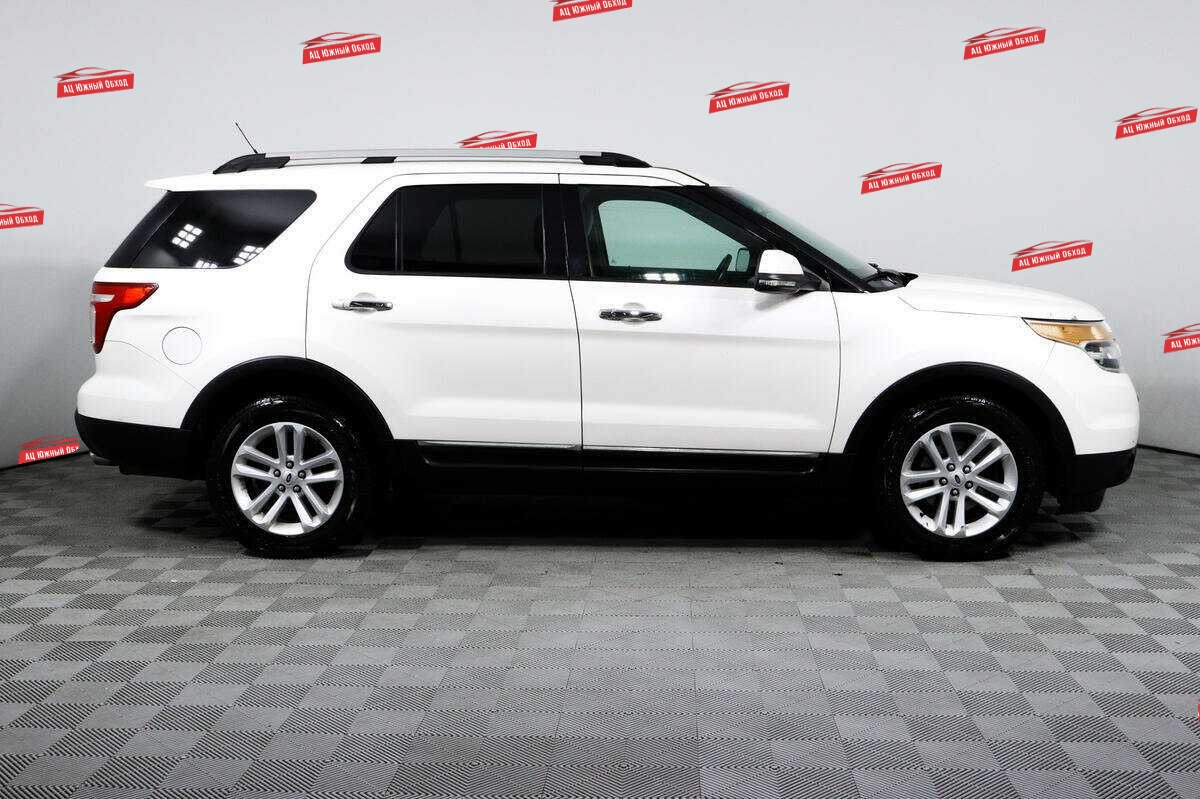 Купить Ford Explorer с пробегом. Фото: #3