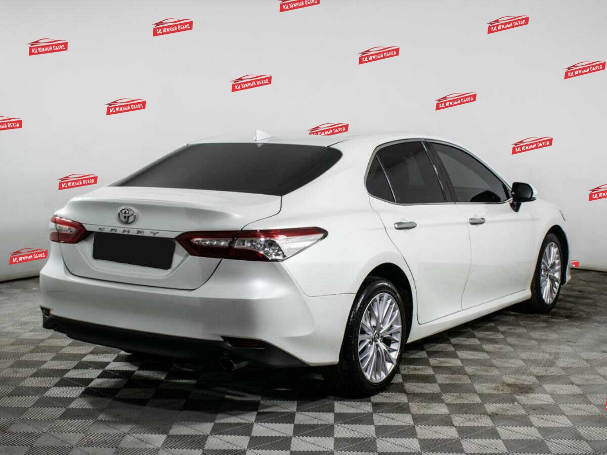 Купить Toyota Camry с пробегом. Фото: #3