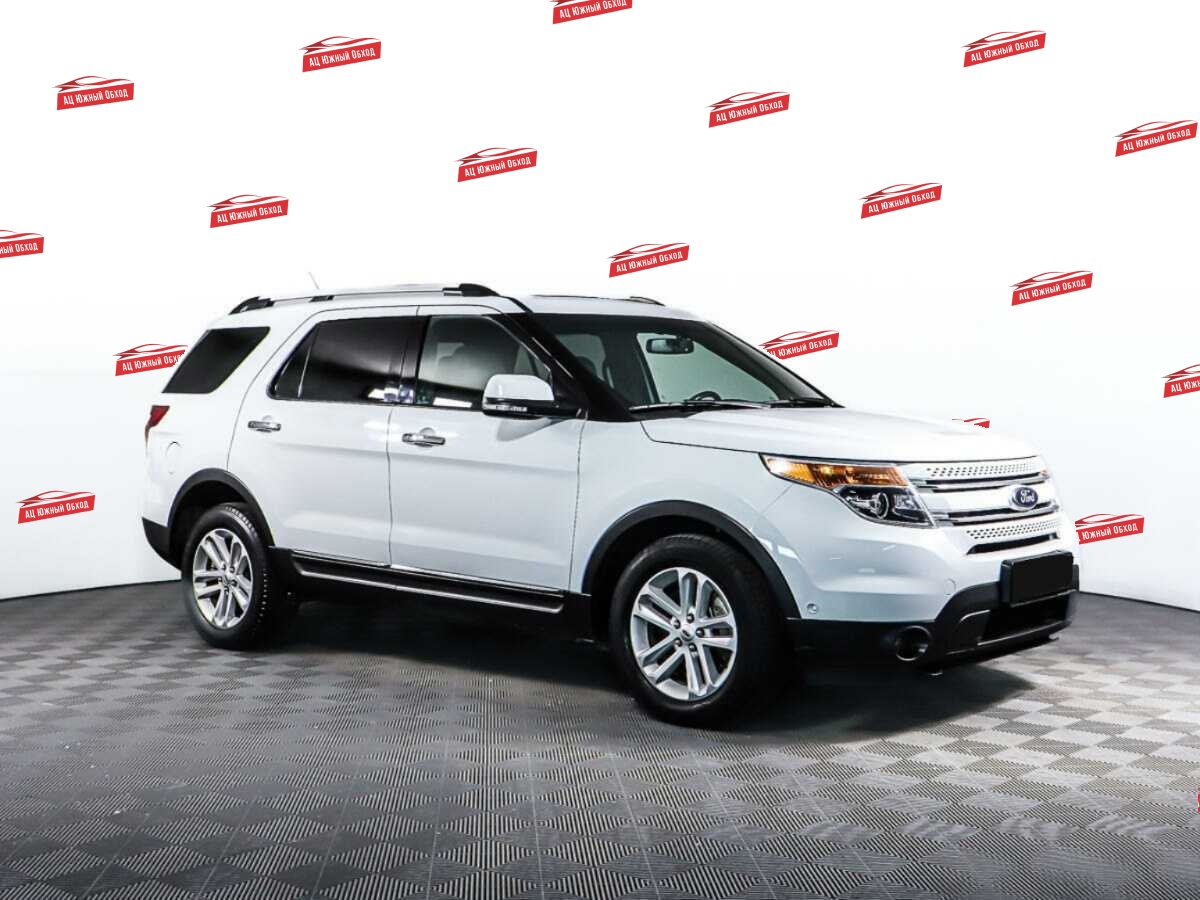 Купить Ford Explorer с пробегом. Фото: #2