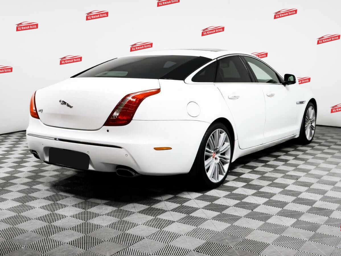 Купить Jaguar XJ с пробегом. Фото: #3
