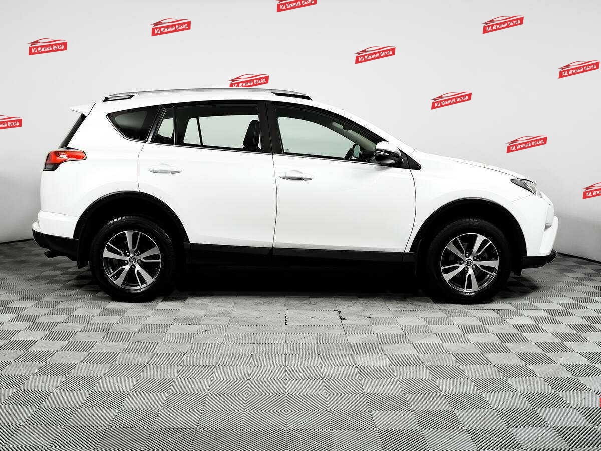 Купить Toyota RAV4 с пробегом. Фото: #3