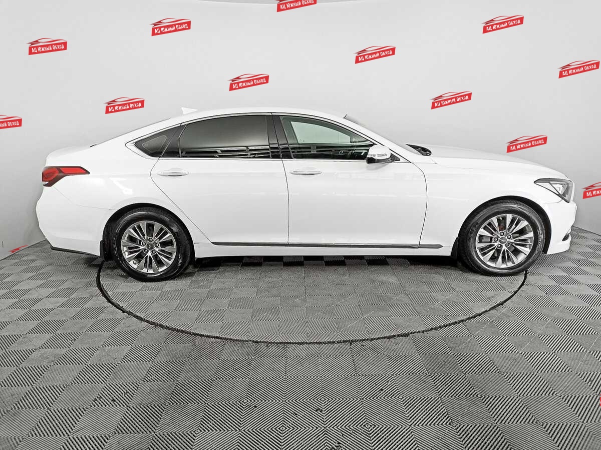 Купить Hyundai Genesis с пробегом. Фото: #3