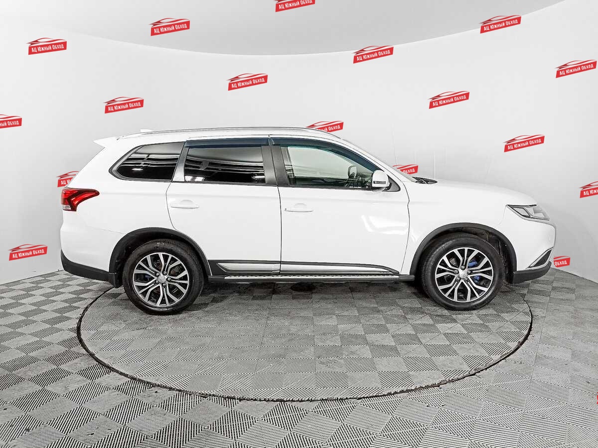 Купить Mitsubishi Outlander с пробегом. Фото: #3