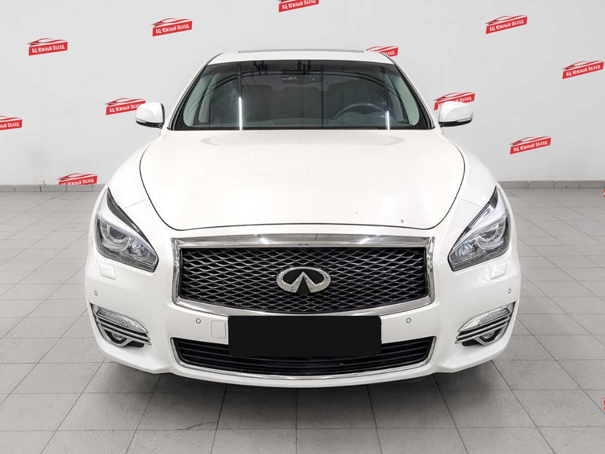 Купить Infiniti Q70 с пробегом. Фото: #1