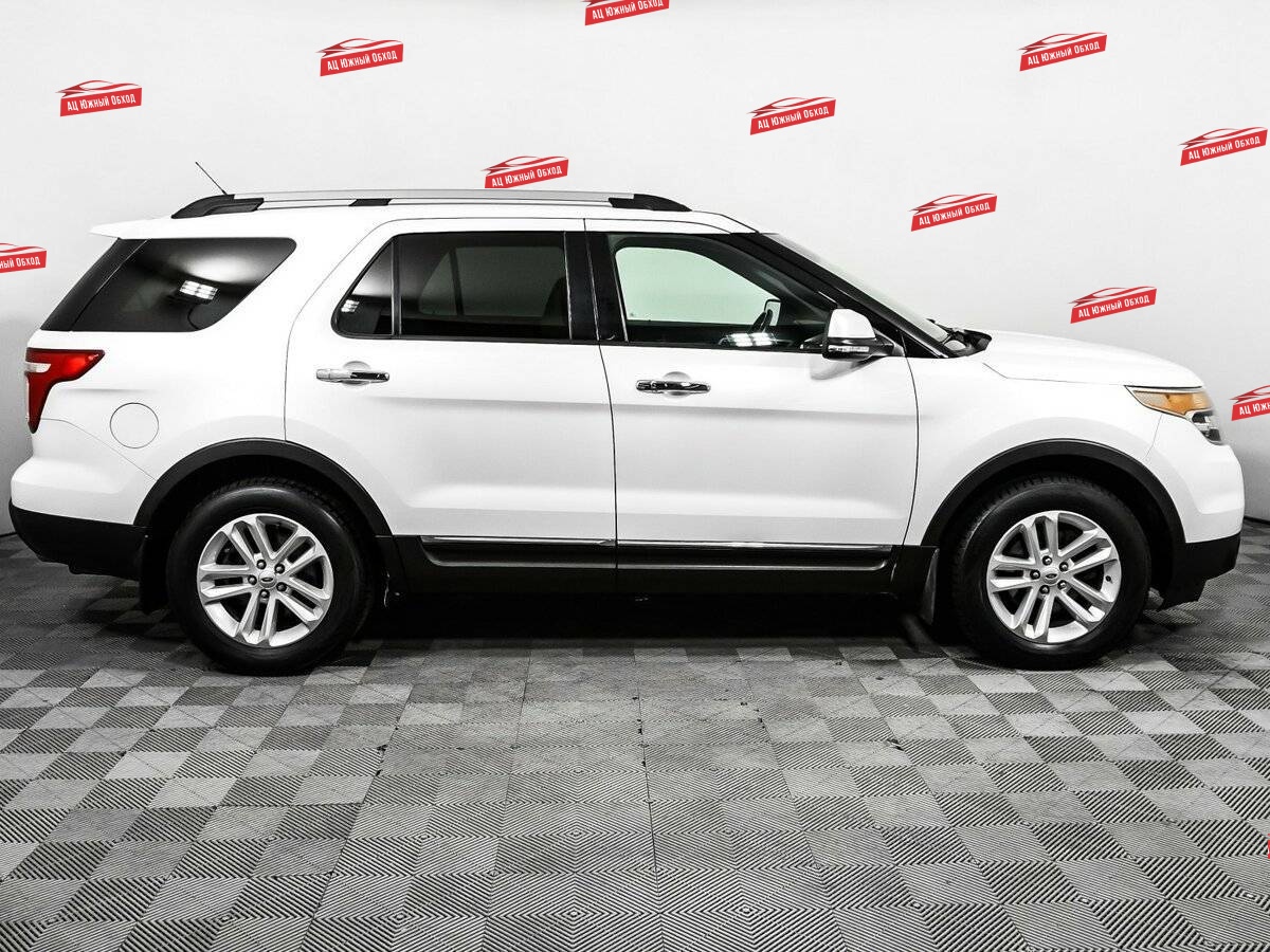 Купить Ford Explorer с пробегом. Фото: #3