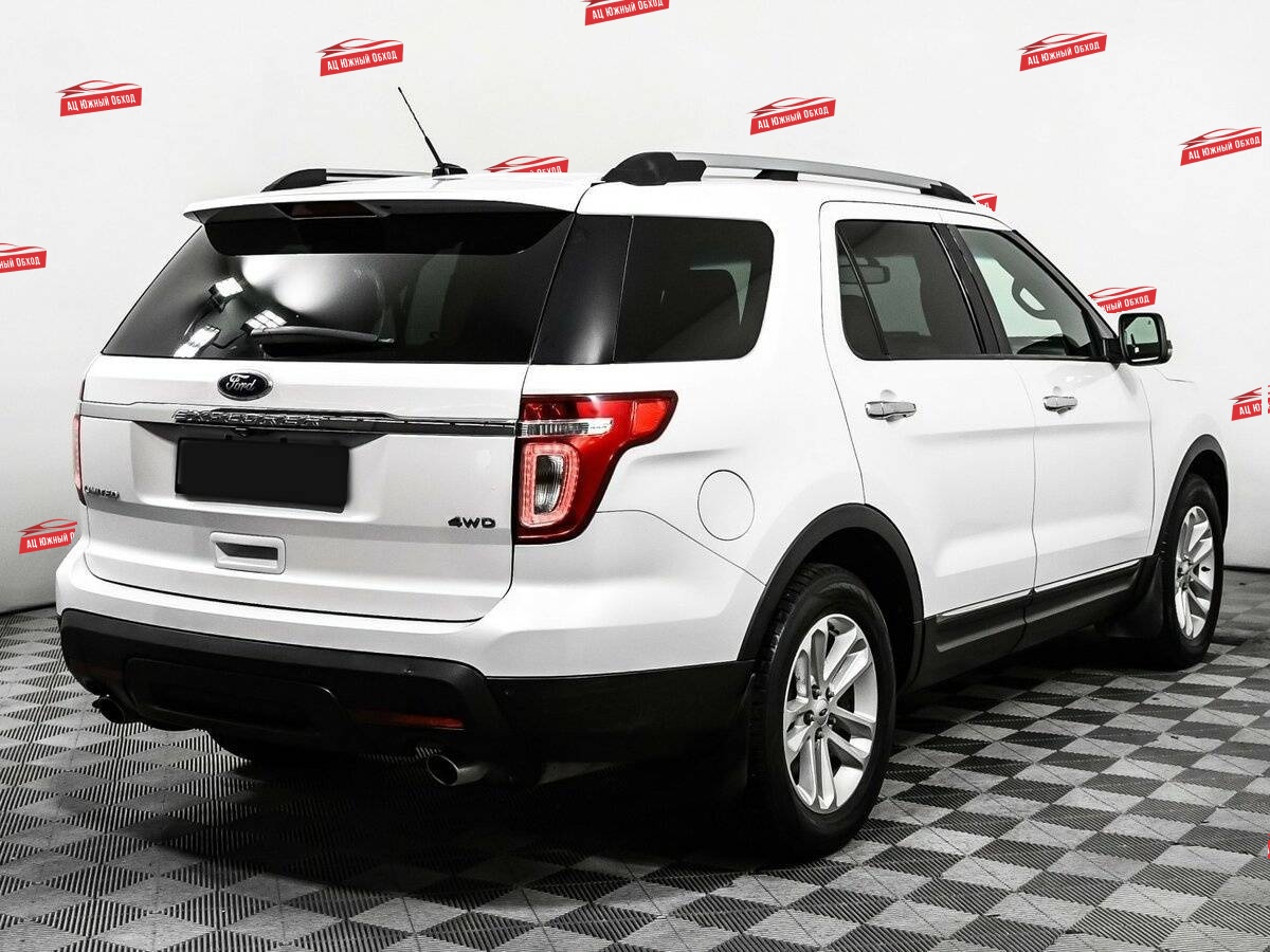 Купить Ford Explorer с пробегом. Фото: #4