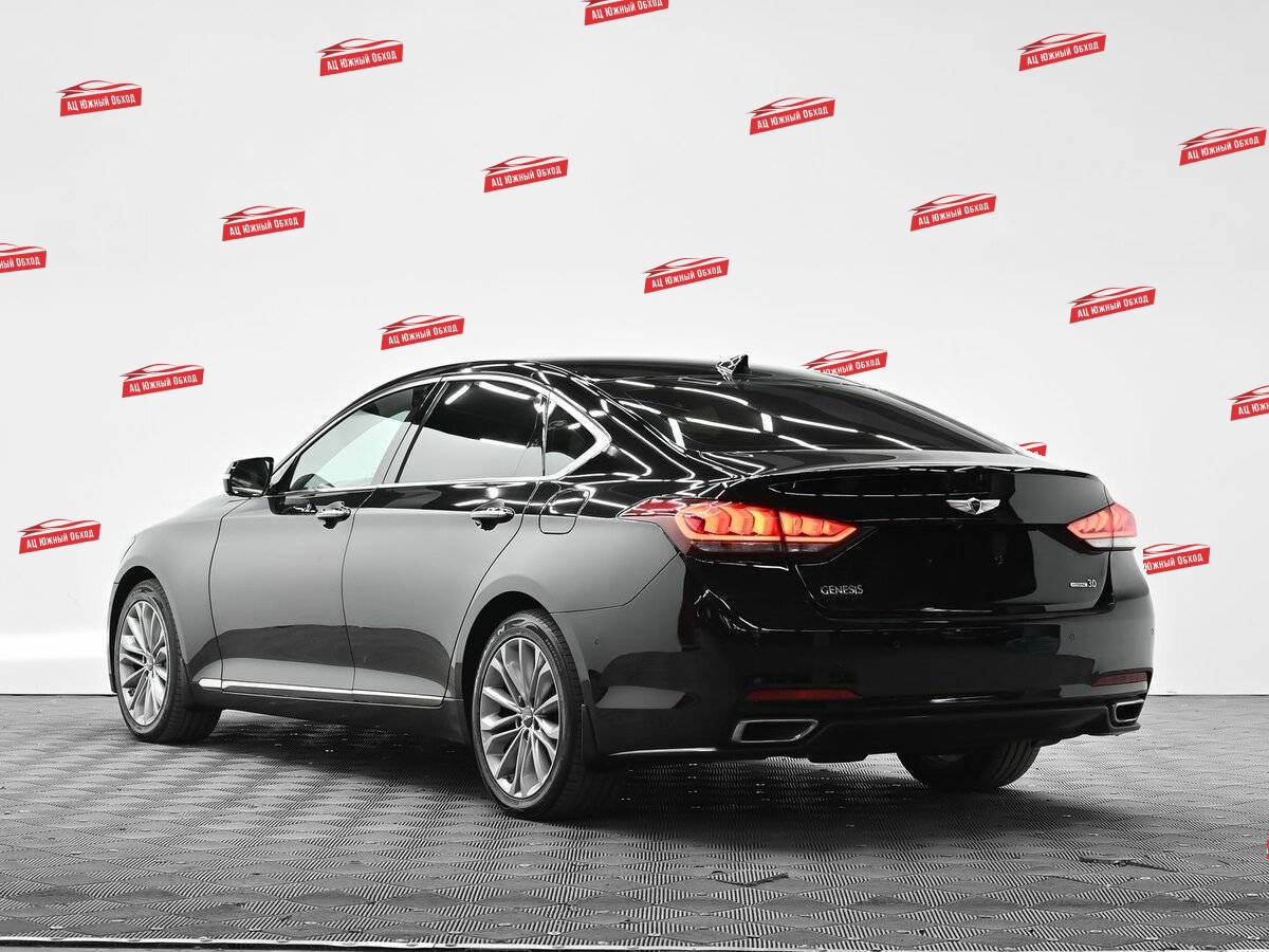 Купить Hyundai Genesis с пробегом. Фото: #2