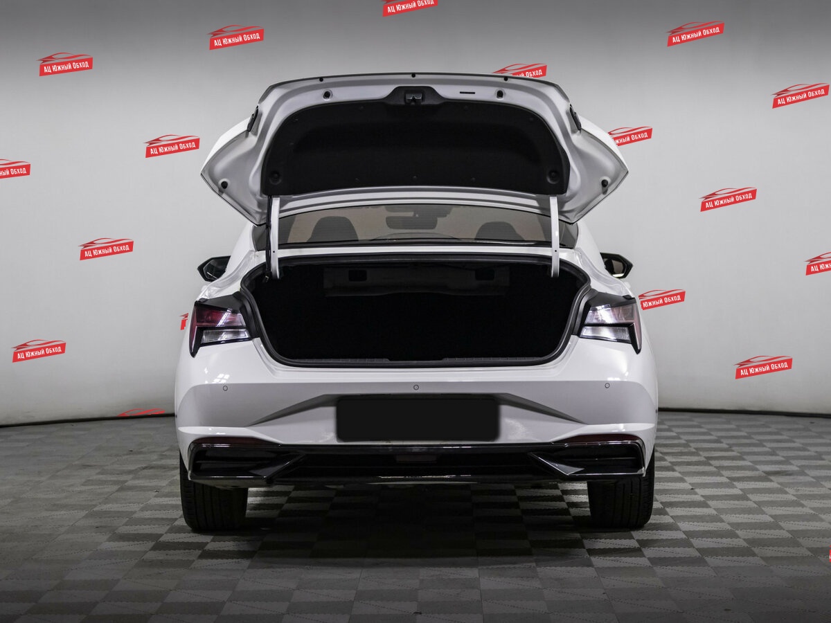 Купить Hyundai Elantra с пробегом. Фото: #18