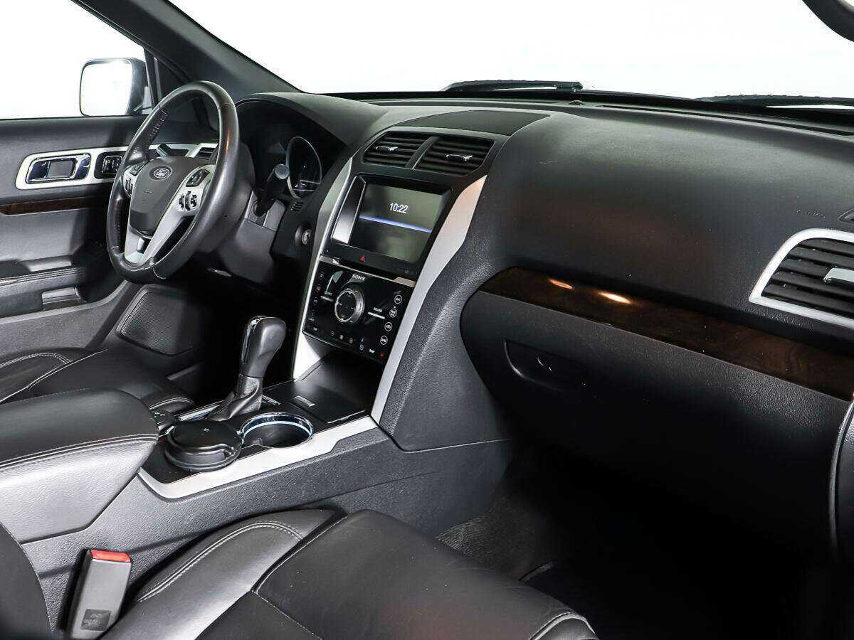 Купить Ford Explorer с пробегом. Фото: #8