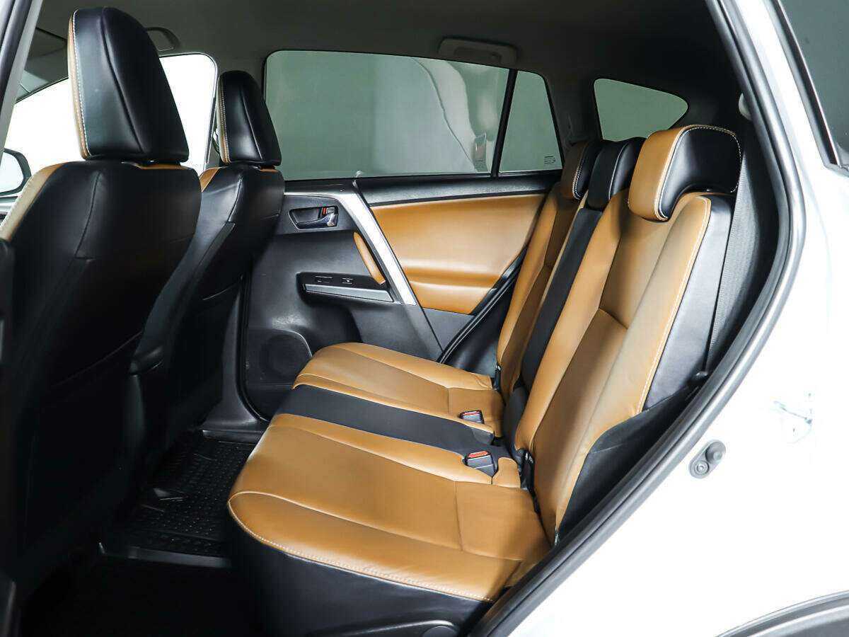 Купить Toyota RAV4 с пробегом. Фото: #9