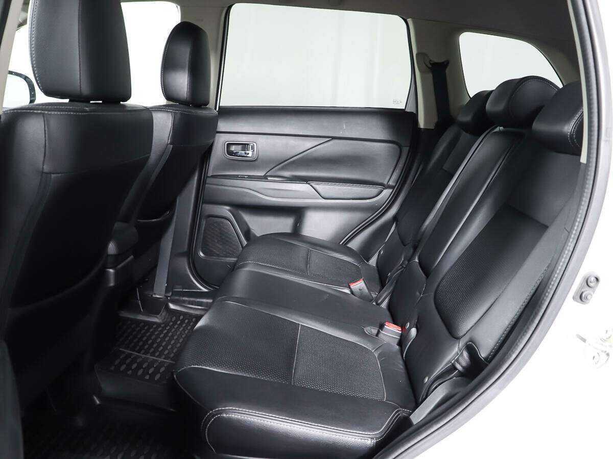 Купить Mitsubishi Outlander с пробегом. Фото: #8