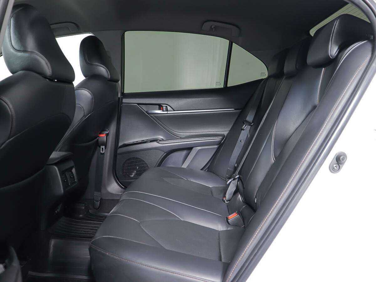 Купить Toyota Camry с пробегом. Фото: #9