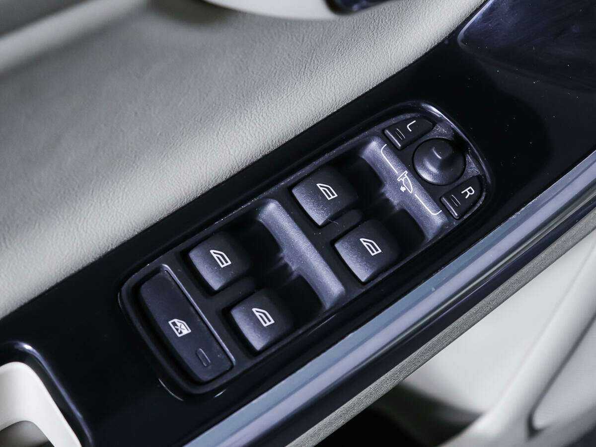 Купить Volvo S60 с пробегом. Фото: #17