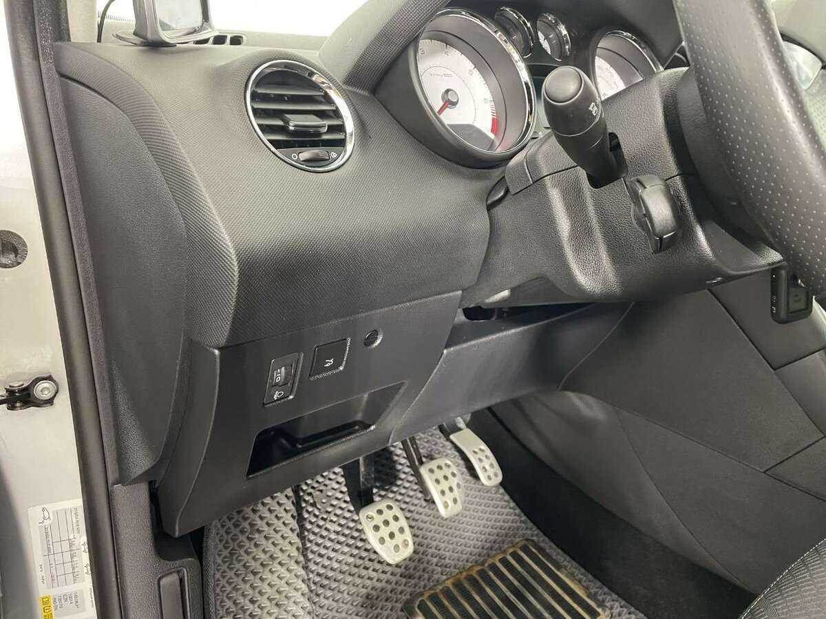 Купить Peugeot 408 с пробегом. Фото: #8