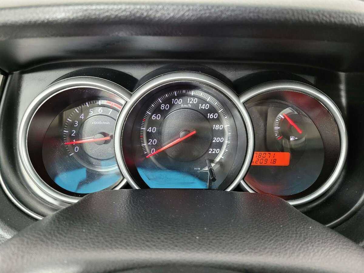 Купить Nissan Tiida с пробегом. Фото: #10