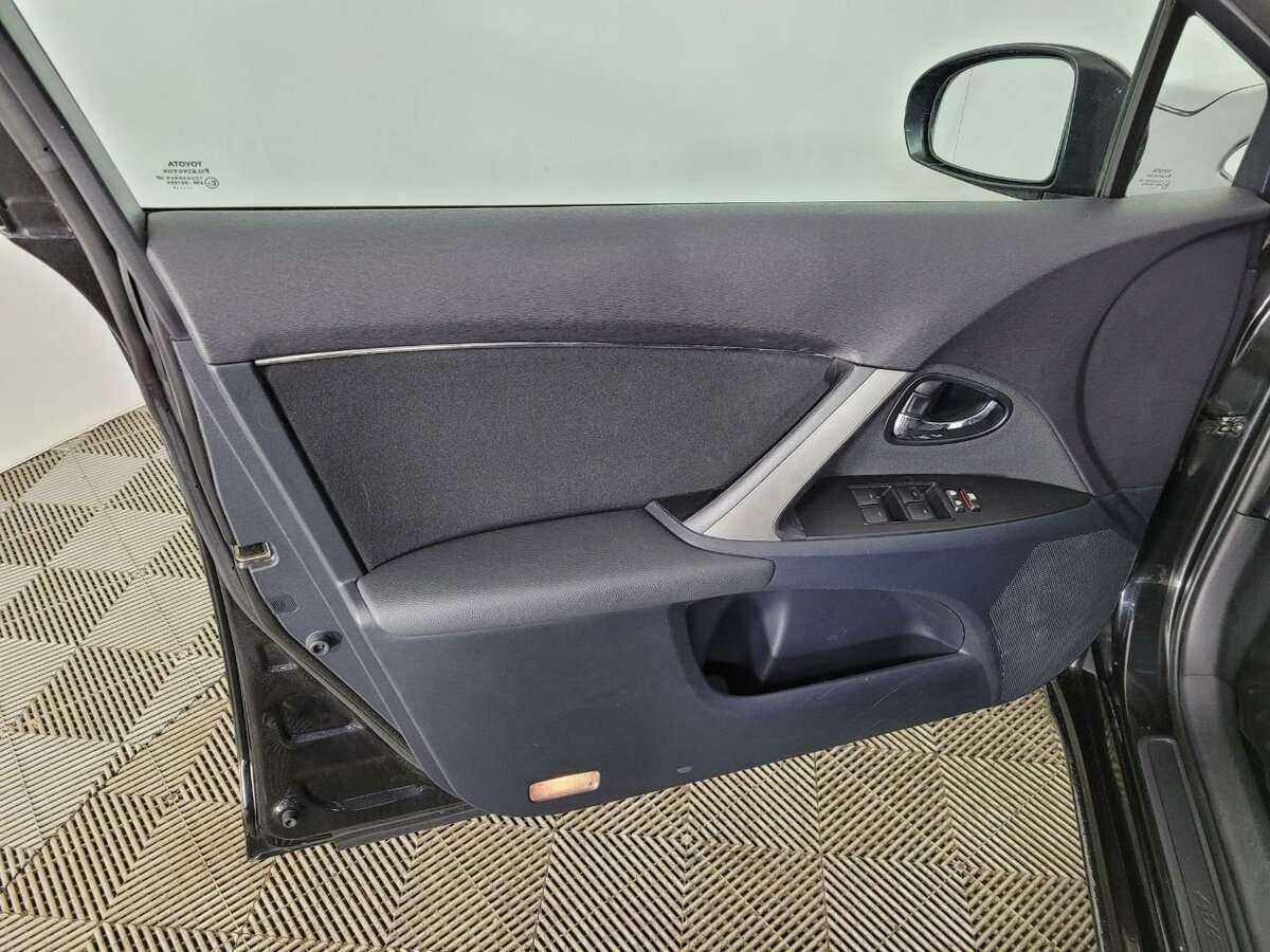 Купить Toyota Avensis с пробегом. Фото: #7