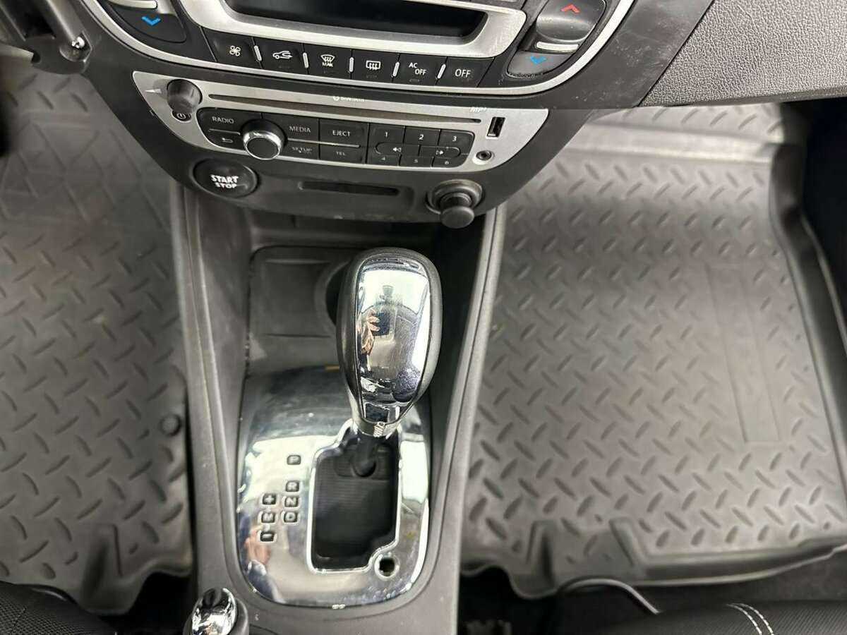 Купить Renault Fluence с пробегом. Фото: #12
