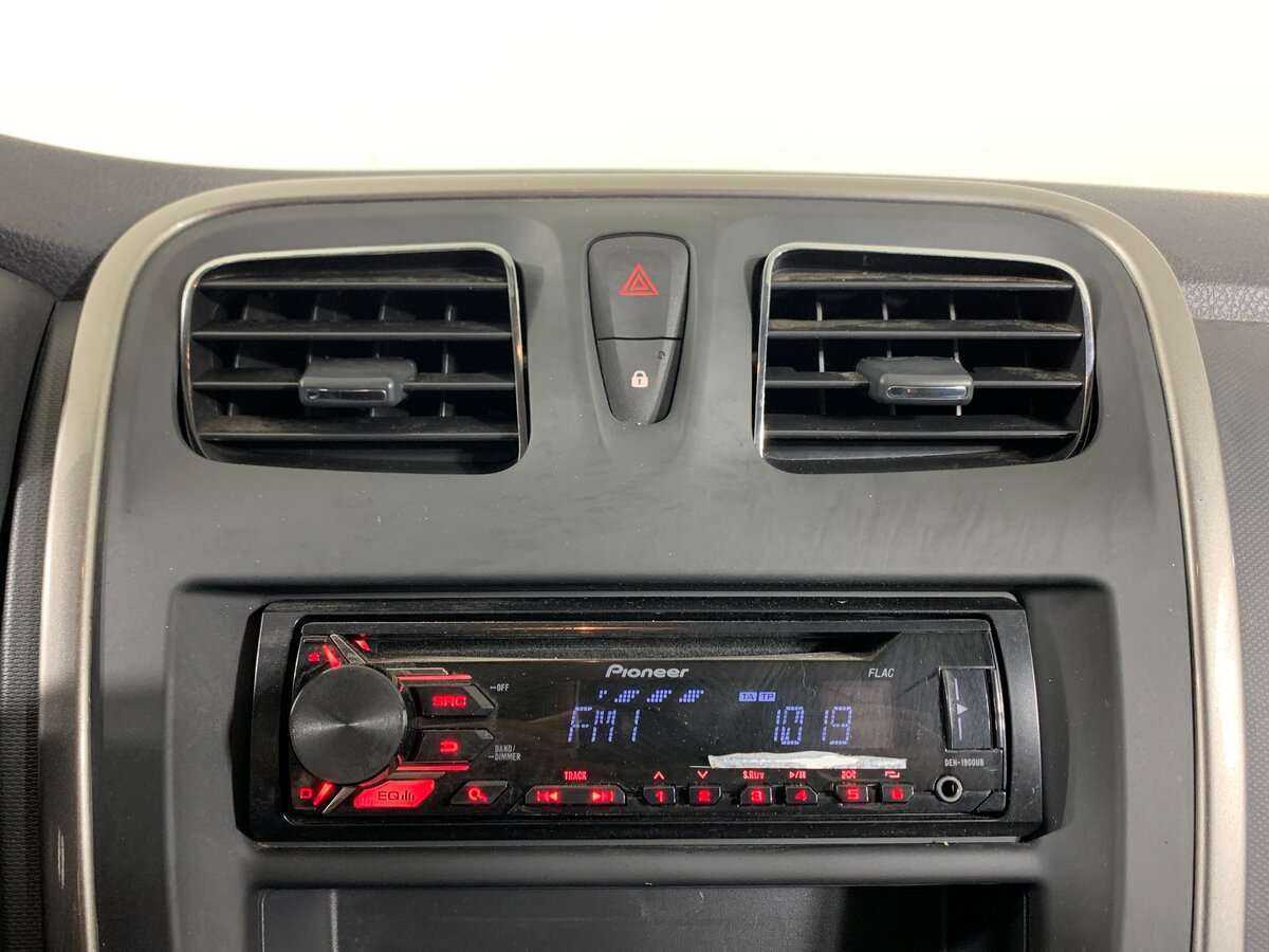 Купить Renault Sandero с пробегом. Фото: #12