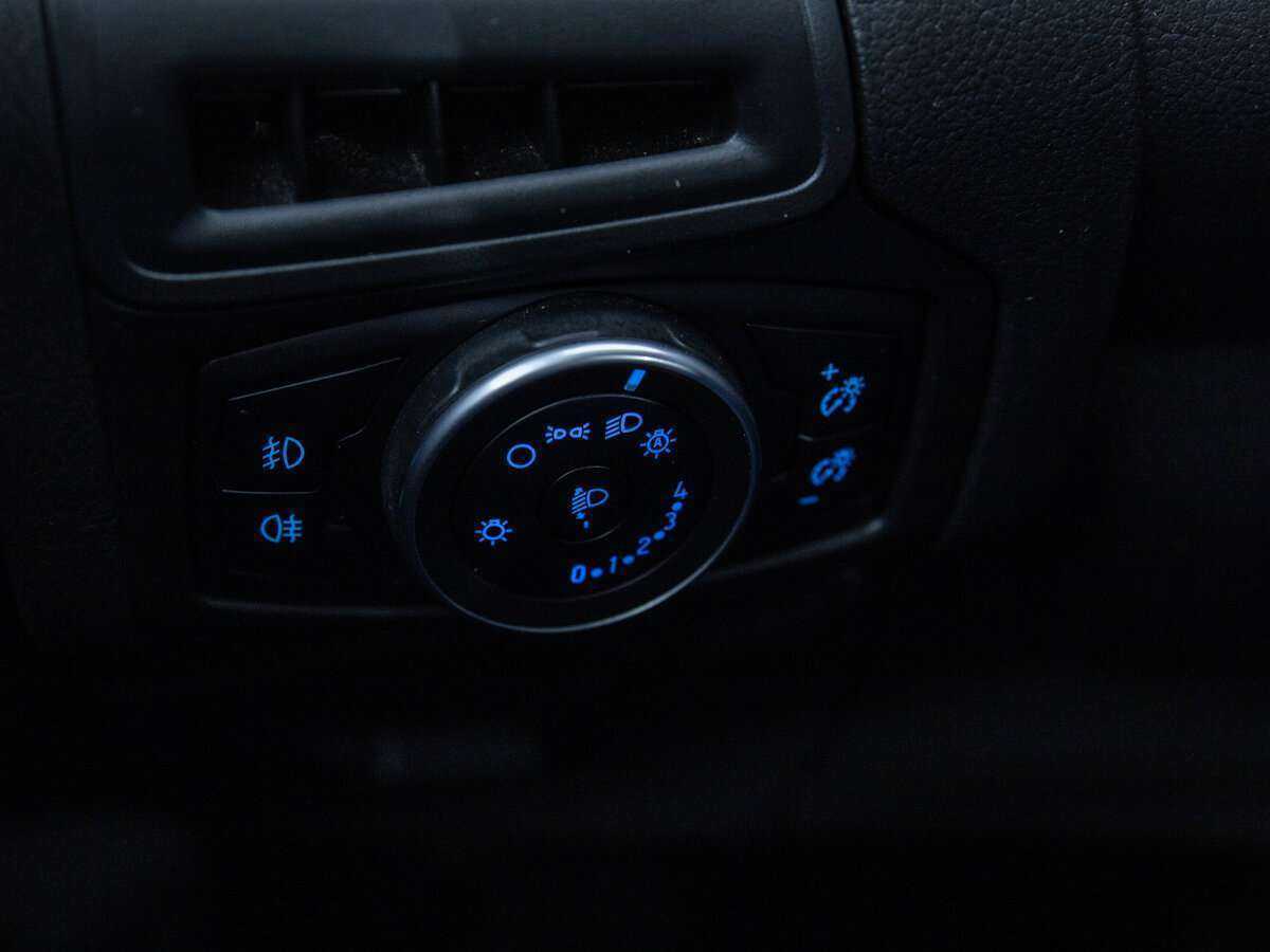 Купить Ford Focus с пробегом. Фото: #18