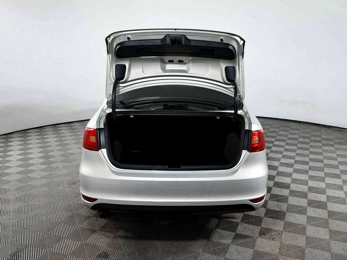 Купить Volkswagen Jetta с пробегом. Фото: #9