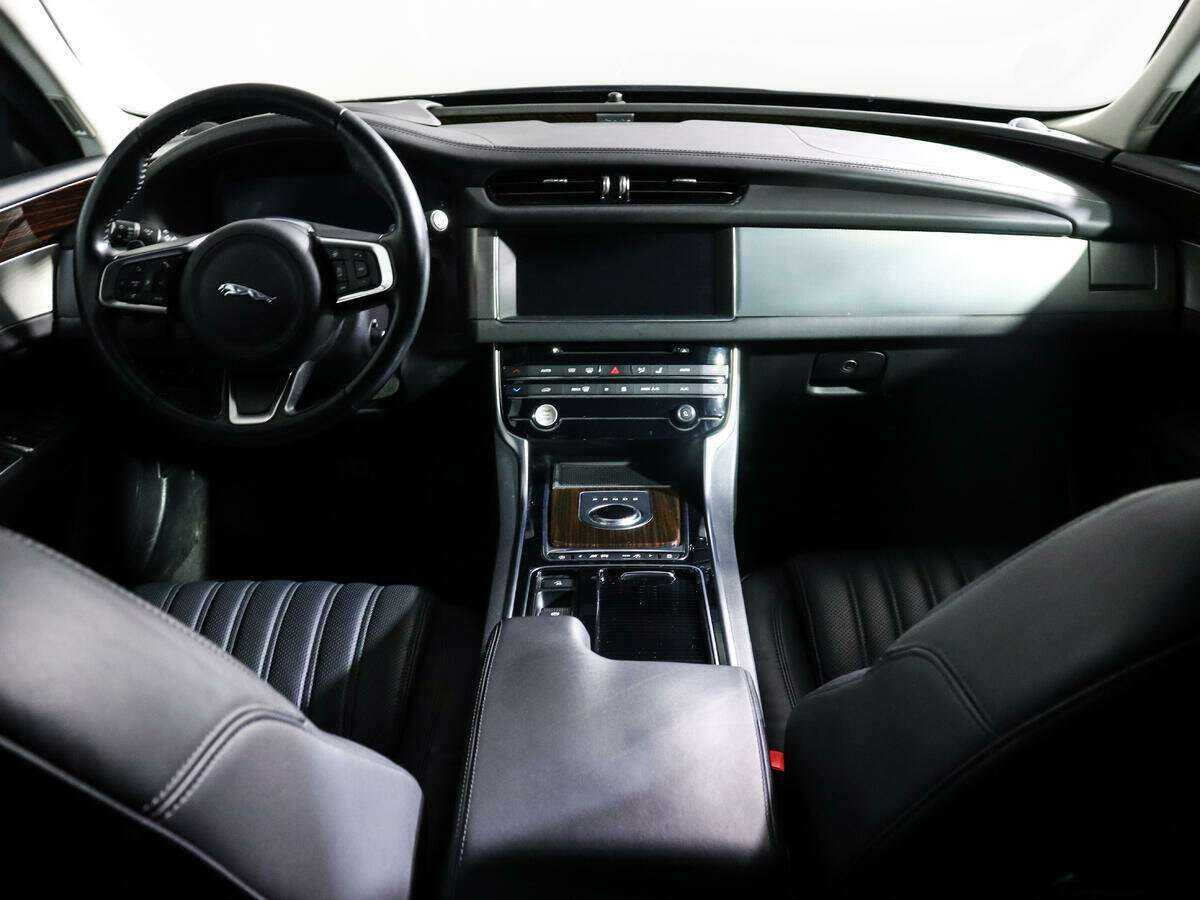 Купить Jaguar XF с пробегом. Фото: #10