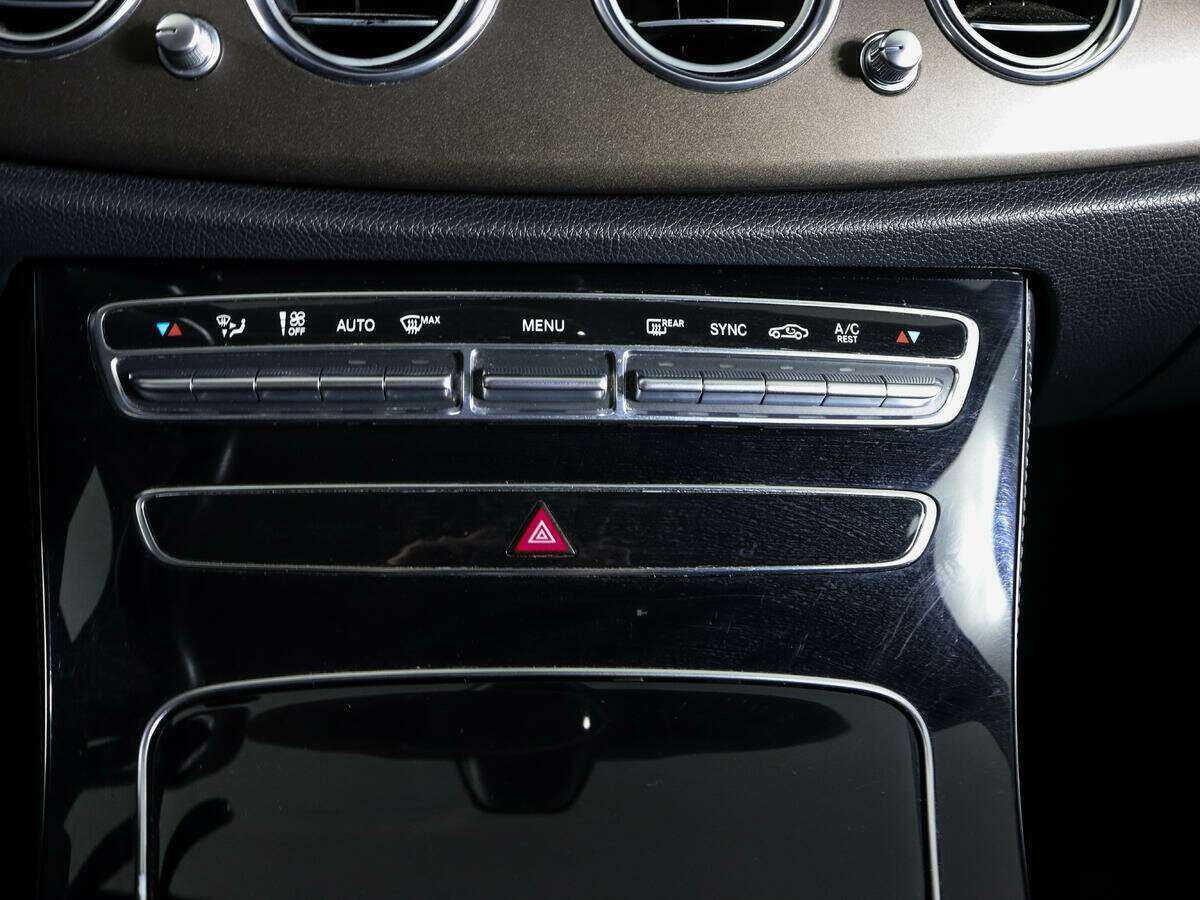 Купить Mercedes-Benz E-Класс с пробегом. Фото: #22