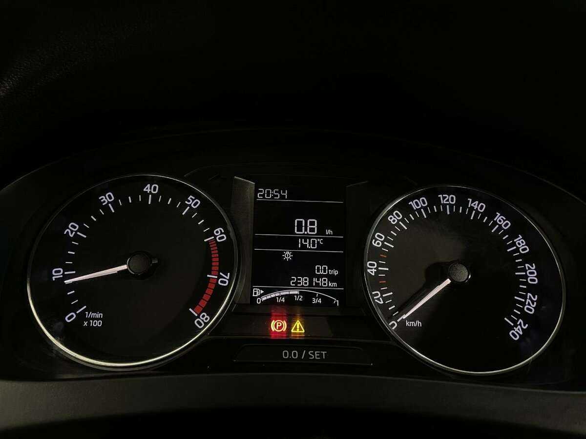 Купить Skoda Rapid с пробегом. Фото: #9