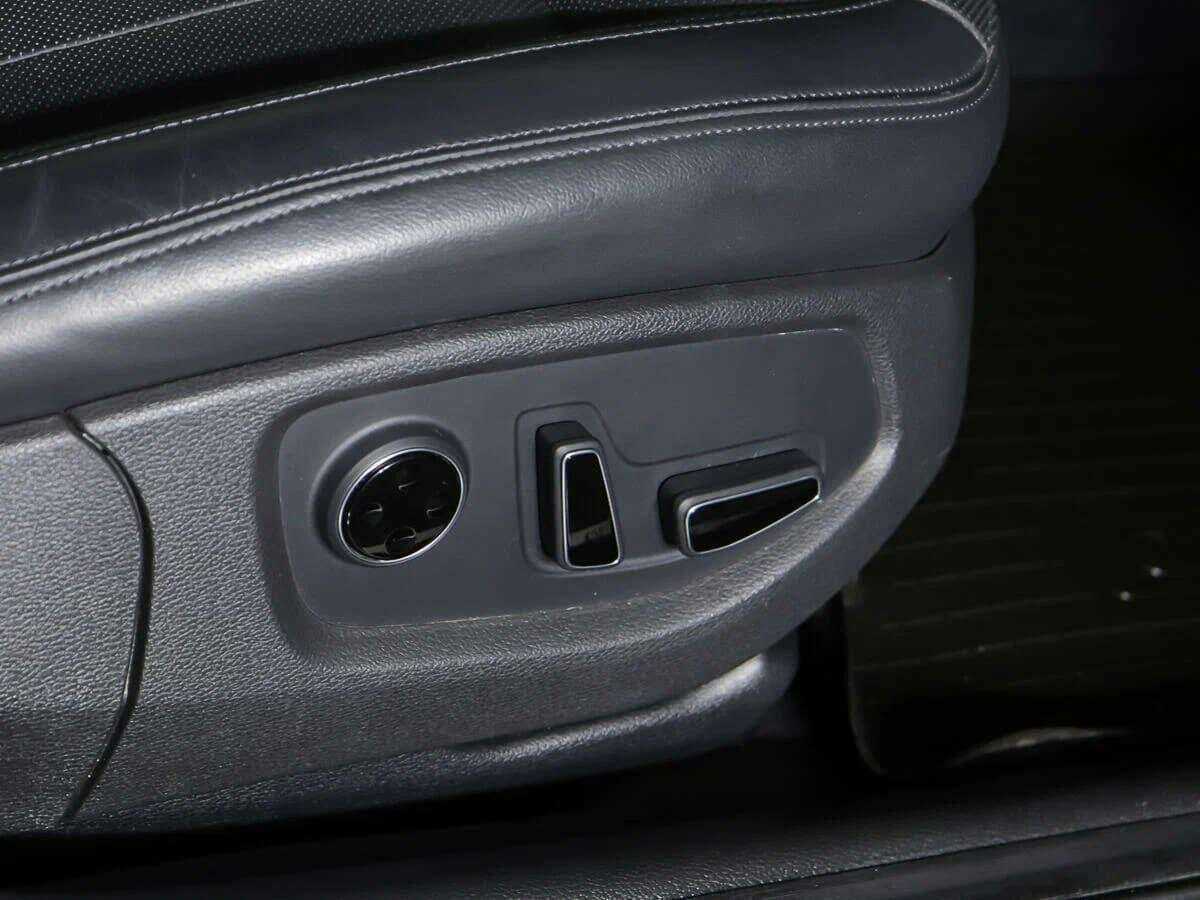 Купить Hyundai Genesis с пробегом. Фото: #18