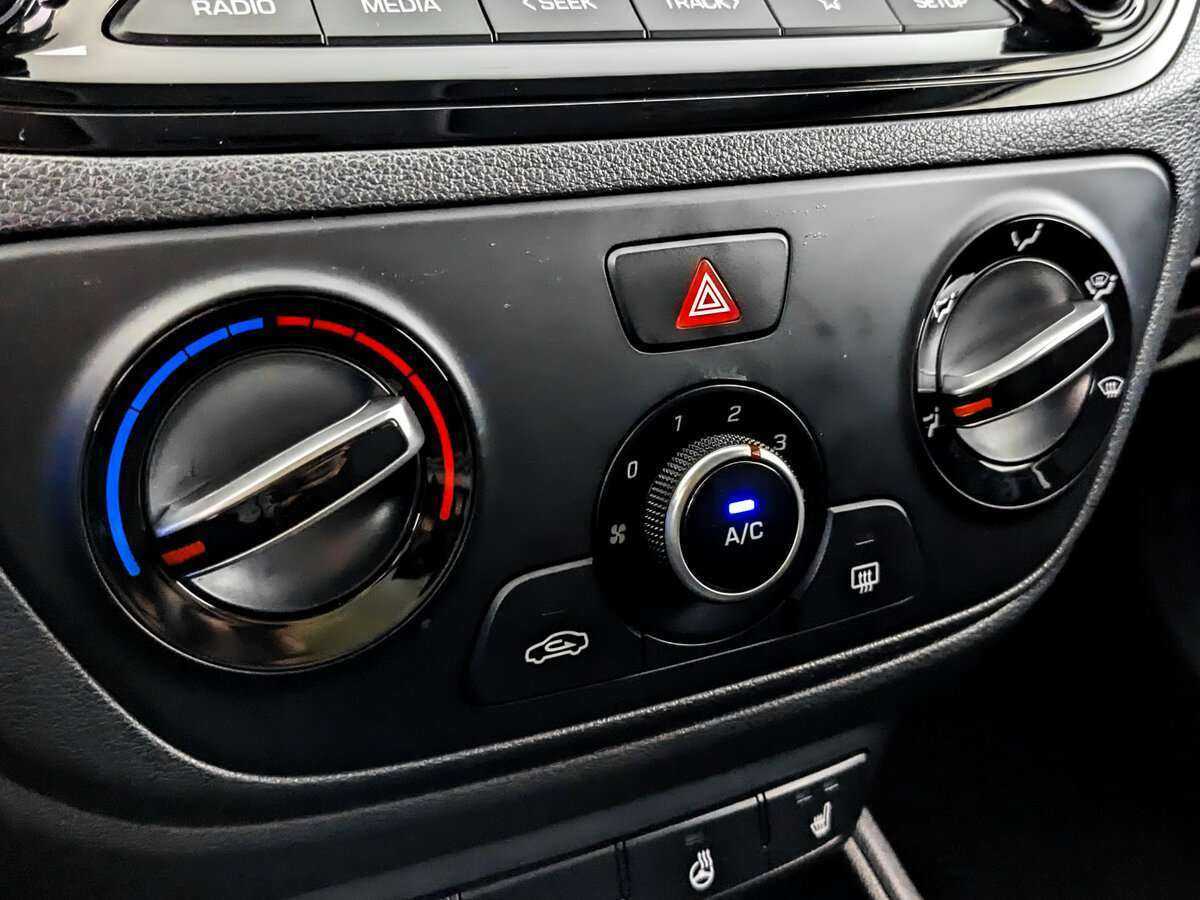 Купить Hyundai Solaris с пробегом. Фото: #19