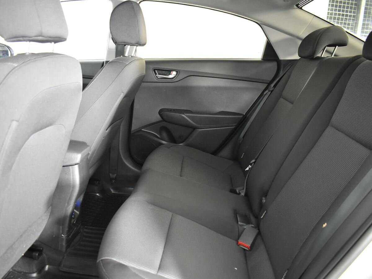 Купить Hyundai Solaris с пробегом. Фото: #12