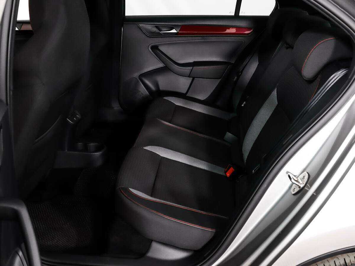 Купить Volkswagen Polo с пробегом. Фото: #9