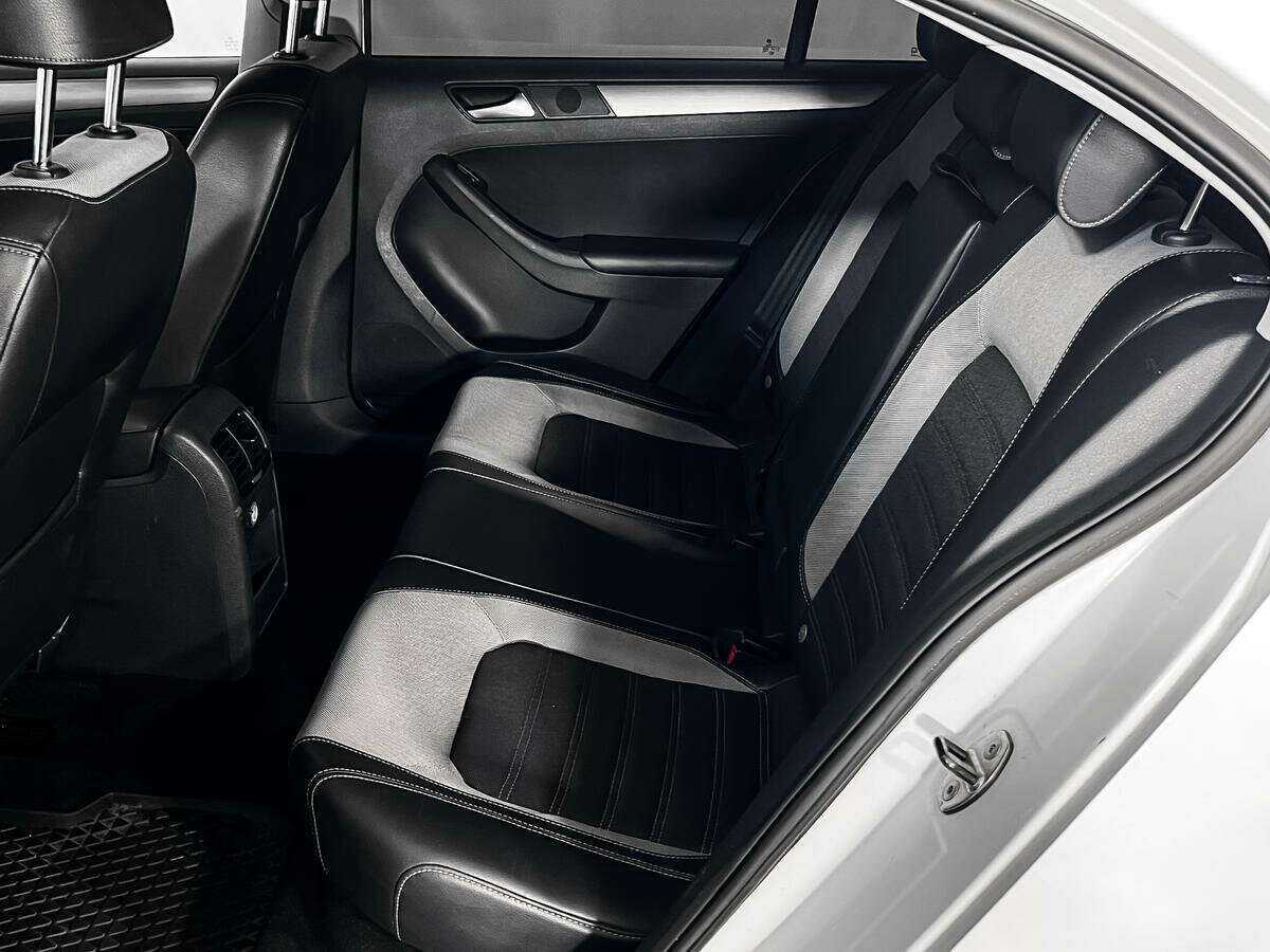Купить Volkswagen Jetta с пробегом. Фото: #9
