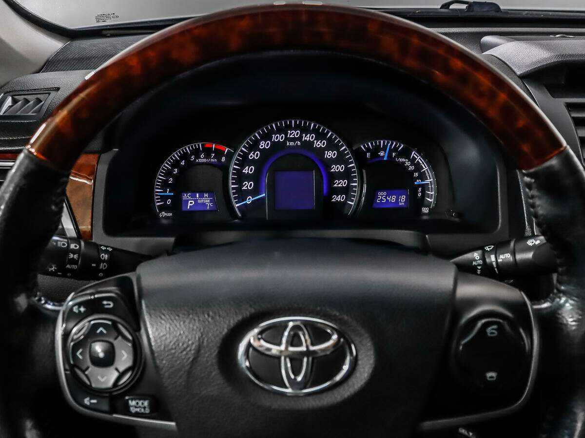 Купить Toyota Camry с пробегом. Фото: #18