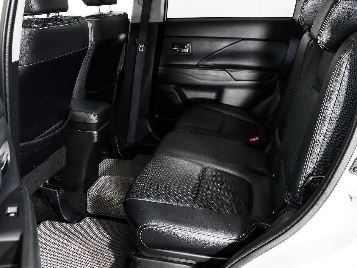 Купить Mitsubishi Outlander с пробегом. Фото: #11