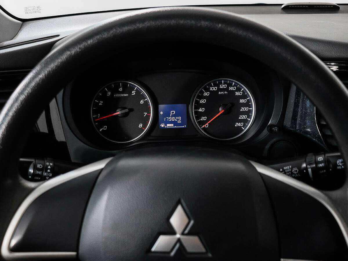 Купить Mitsubishi Outlander с пробегом. Фото: #14