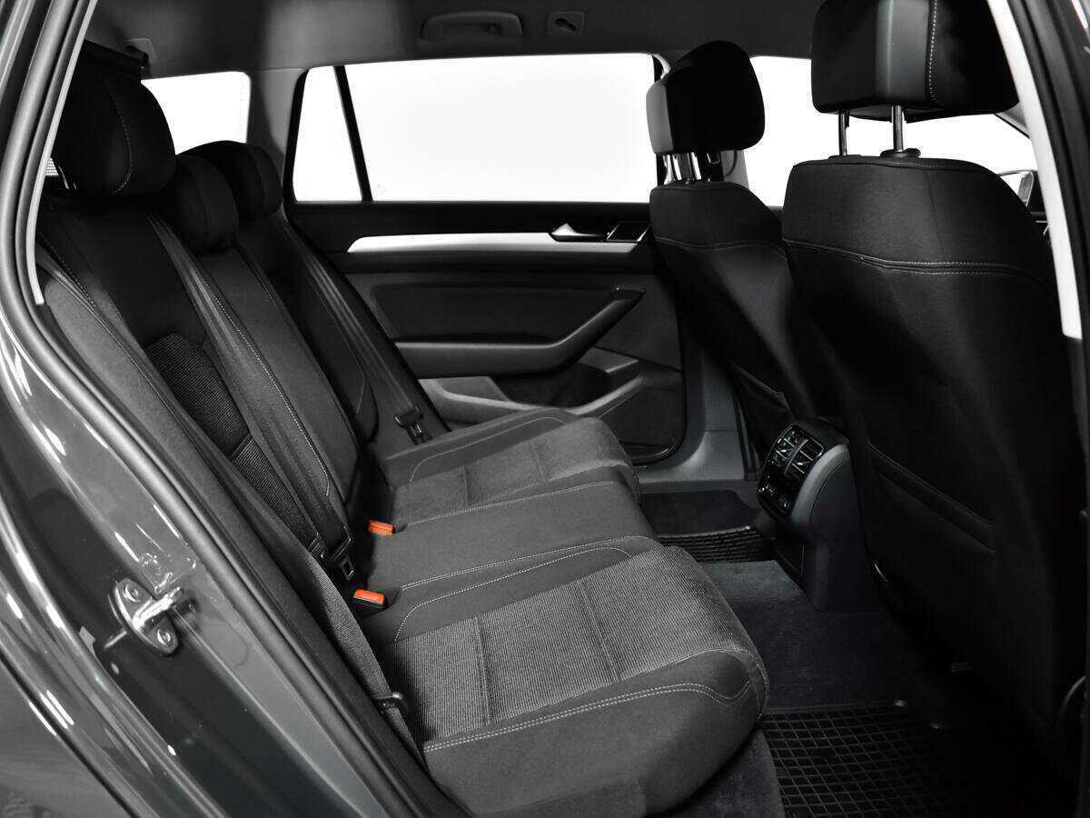 Купить Volkswagen Passat с пробегом. Фото: #9