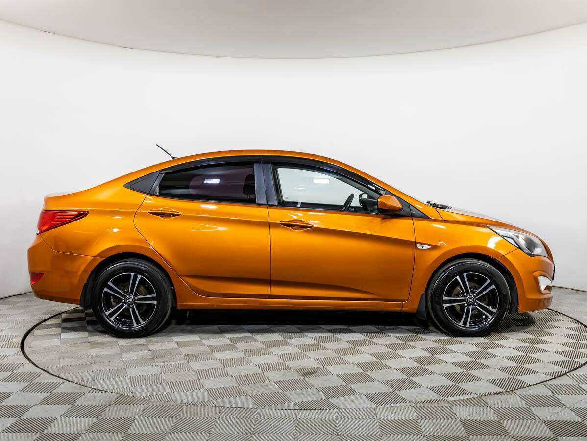 Купить Hyundai Solaris с пробегом. Фото: #2