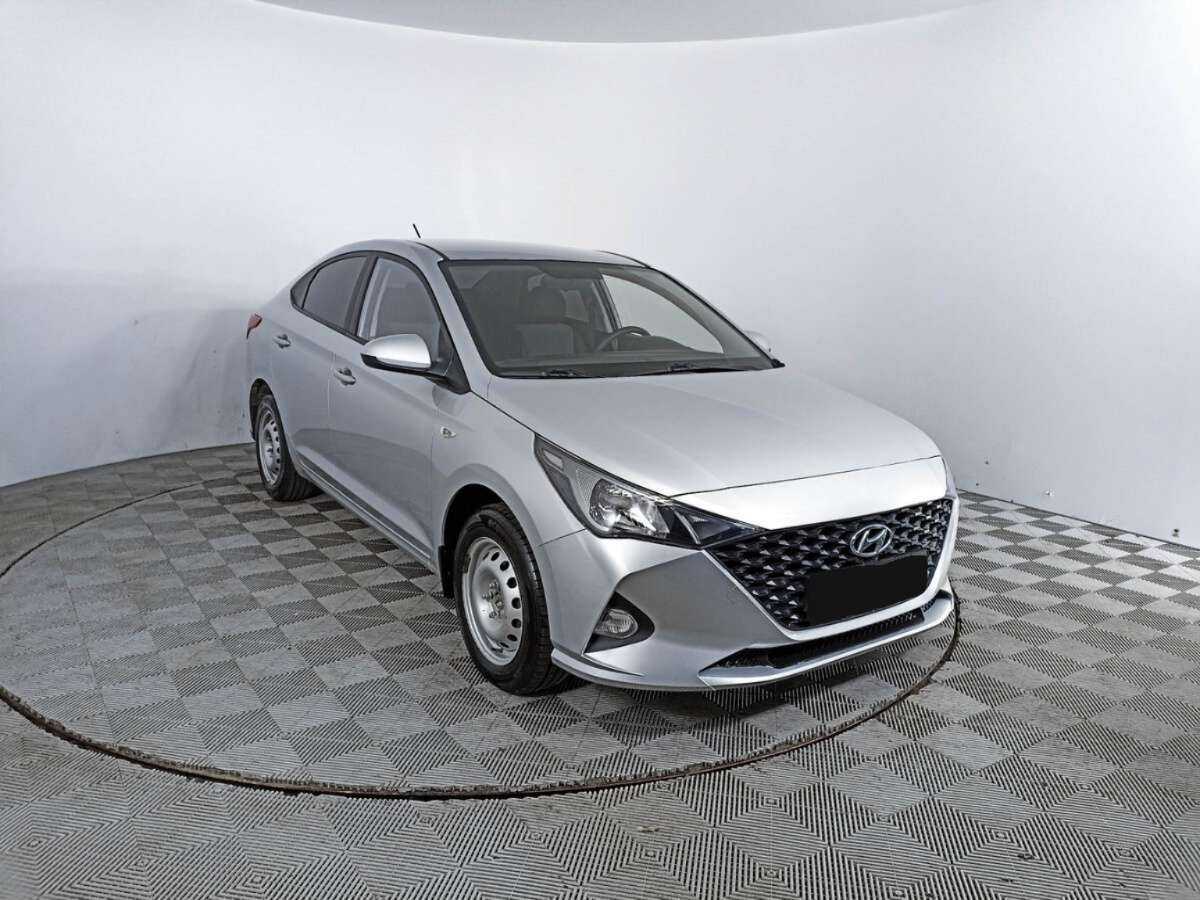 Купить Hyundai Solaris с пробегом. Фото: #2