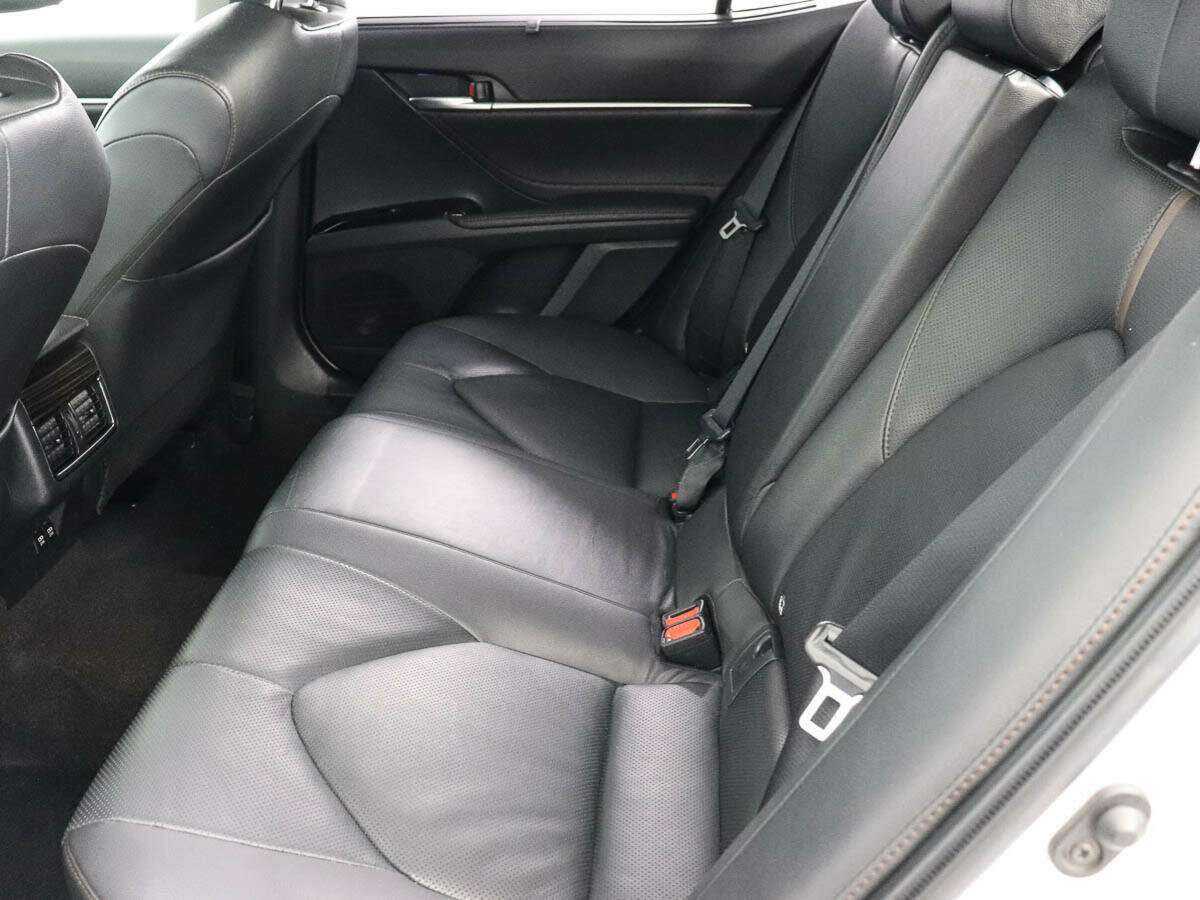 Купить Toyota Camry с пробегом. Фото: #8