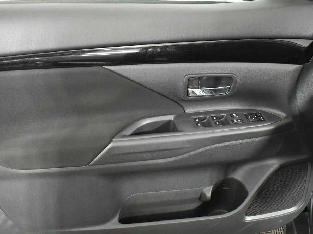 Купить Mitsubishi Outlander с пробегом. Фото: #15