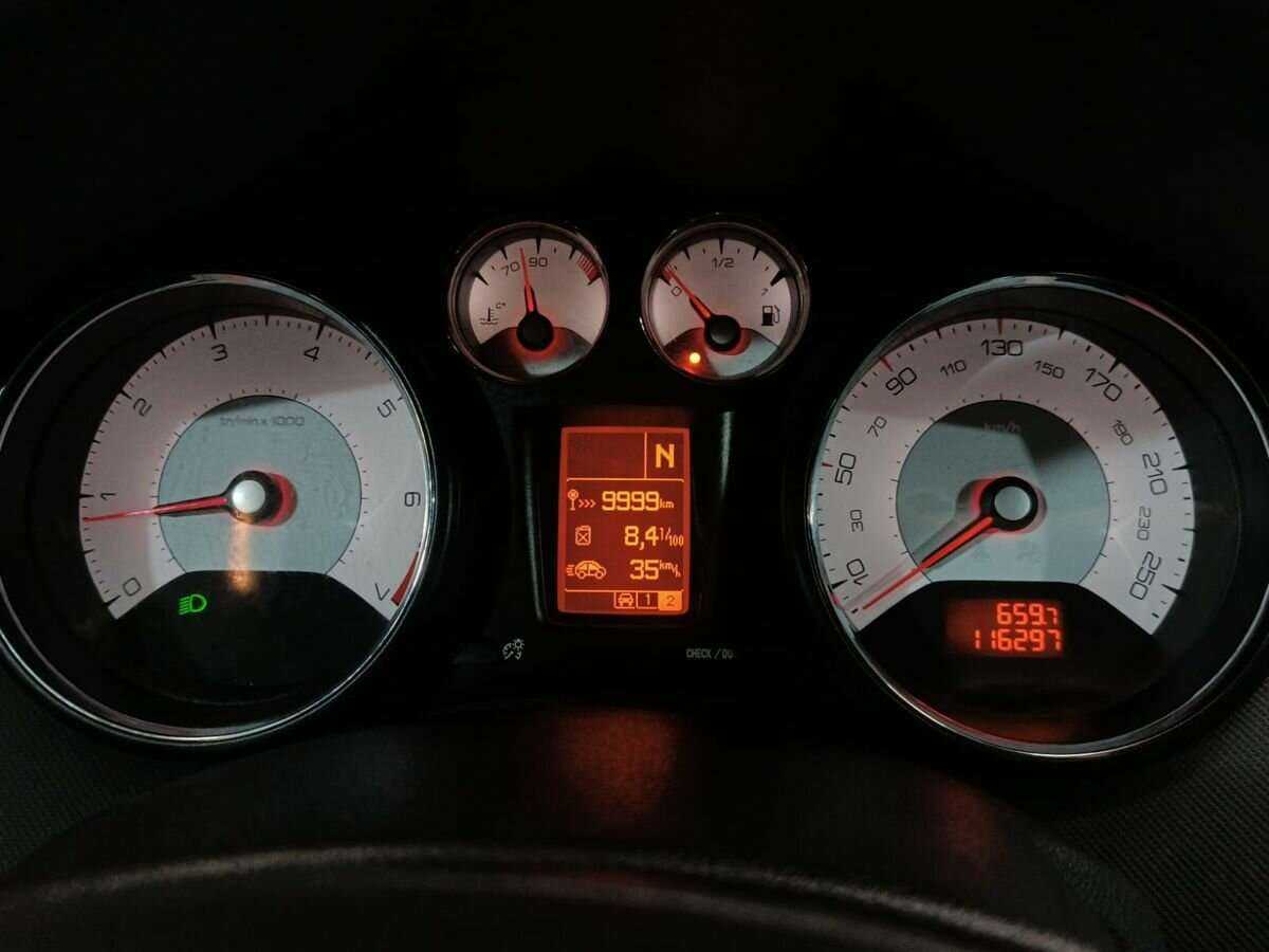 Купить Peugeot 408 с пробегом. Фото: #11