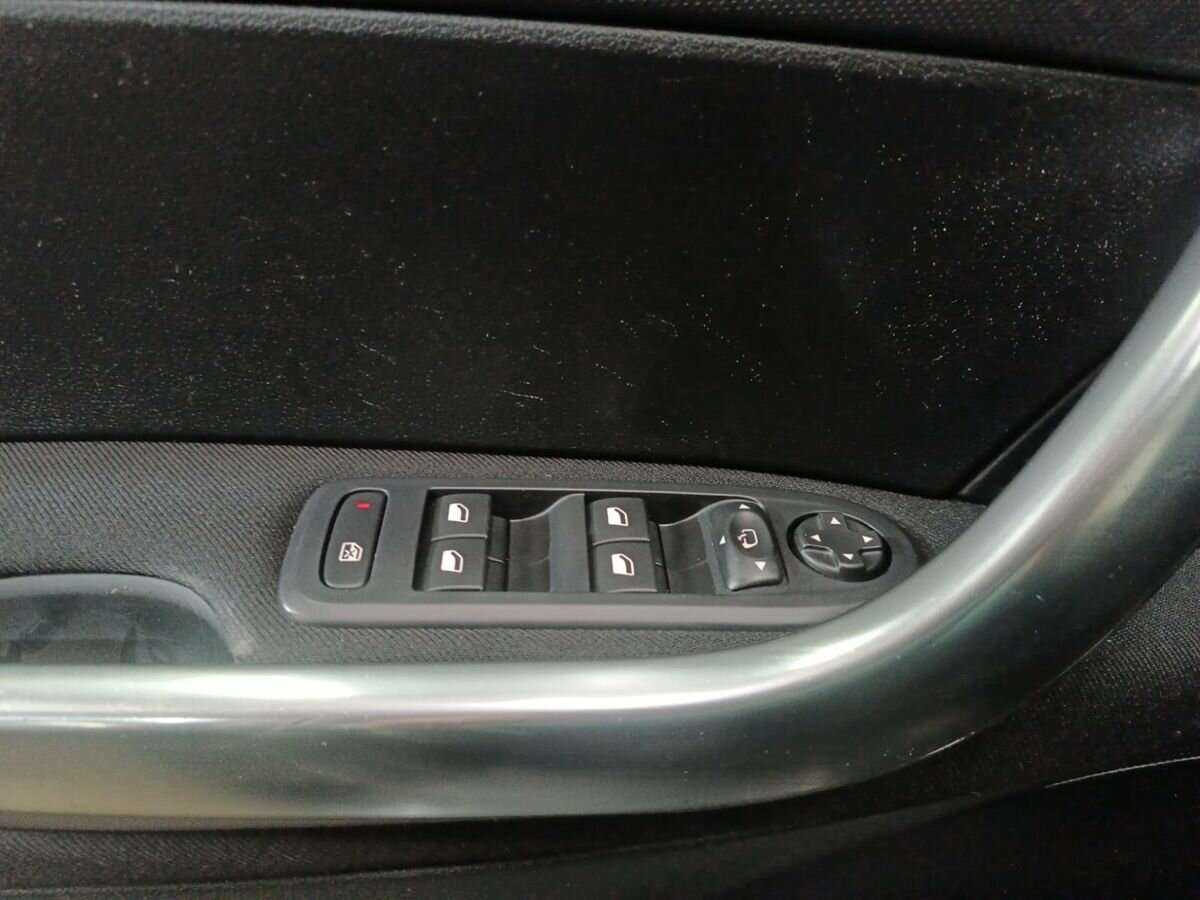 Купить Peugeot 408 с пробегом. Фото: #13