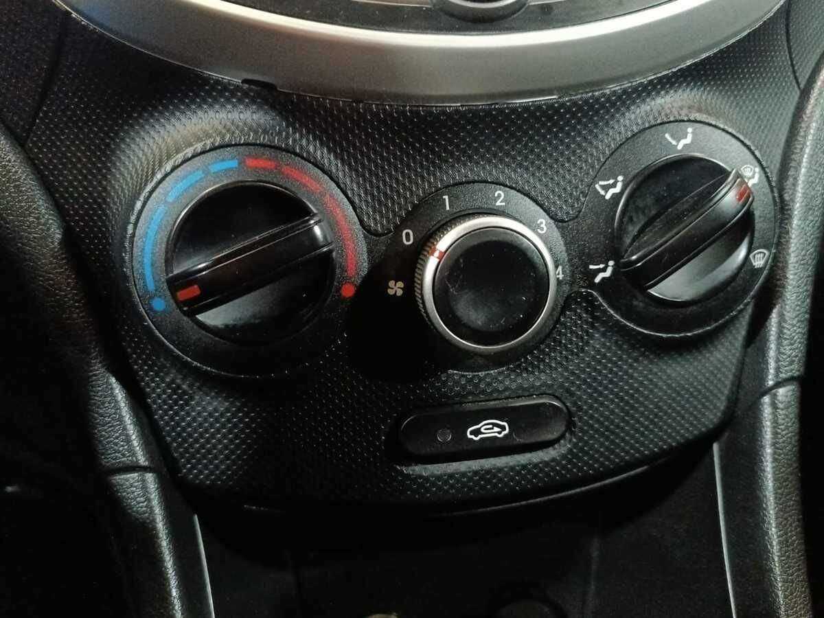 Купить Hyundai Solaris с пробегом. Фото: #12