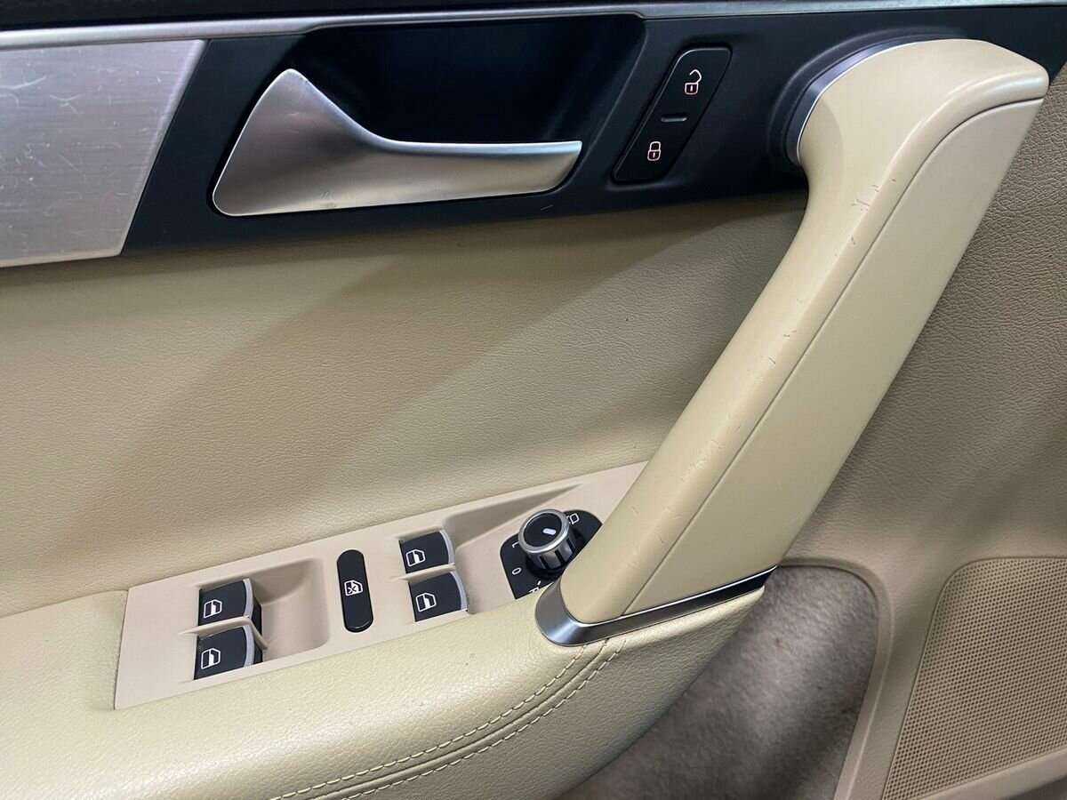 Купить Volkswagen Passat с пробегом. Фото: #14