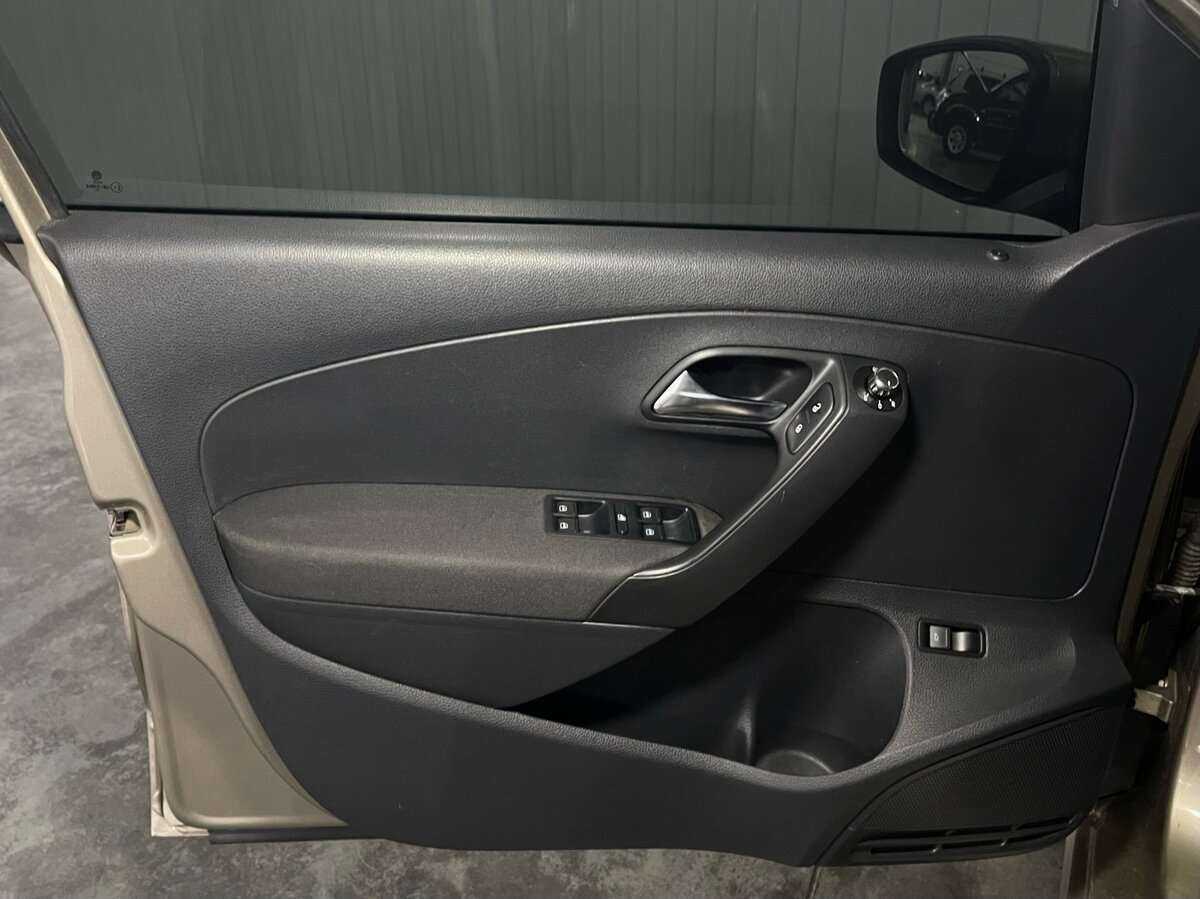 Купить Volkswagen Polo с пробегом. Фото: #18