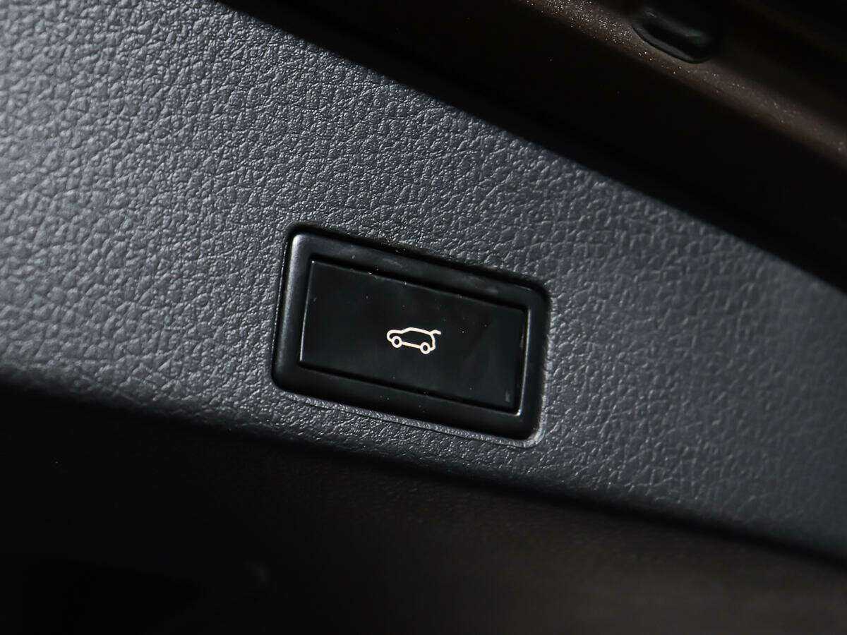 Купить Volkswagen Touareg с пробегом. Фото: #16